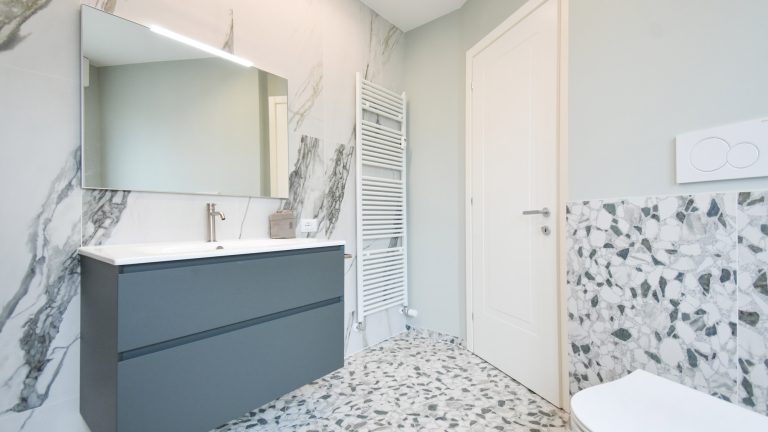 Via Venzone Trieste Cngroup bagno marmo